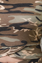 Load image into Gallery viewer, ቅድሚያ በመስጠት Camouflage ሰብል ከፍተኛ አሁን Leggings ስብስብ
