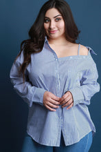 Load image into Gallery viewer, Pinstripe Asymmetrical ሽያጭ አዝራር-የሚሰጡዋቸውን ከፍተኛ
