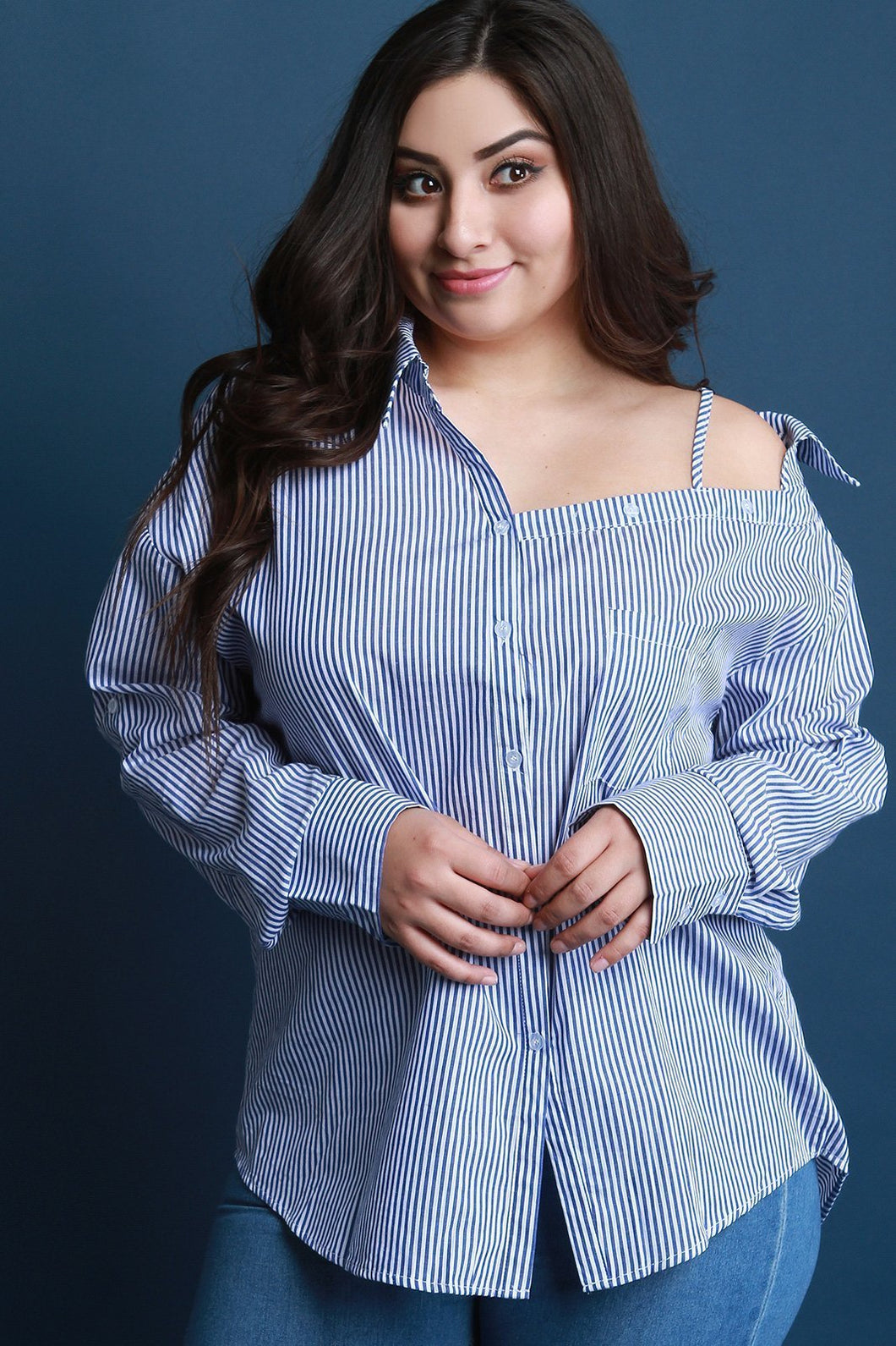 Pinstripe Asymmetrical ሽያጭ አዝራር-የሚሰጡዋቸውን ከፍተኛ